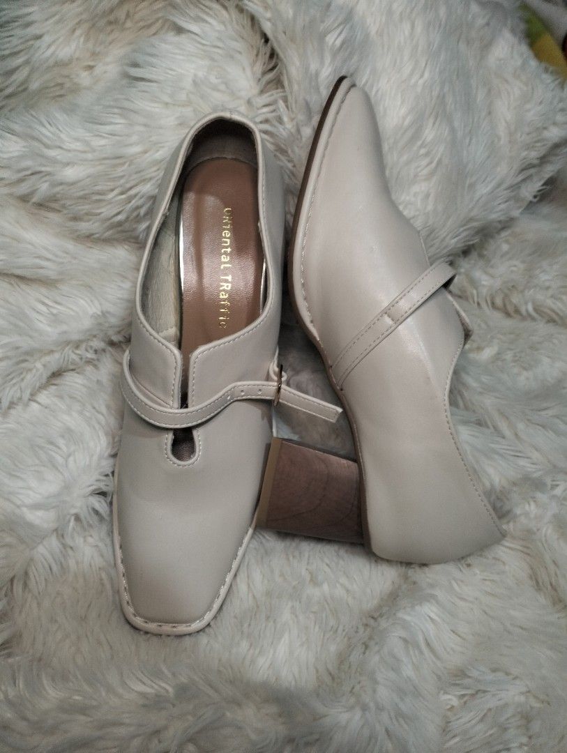 ORiental TRaffic Leather Belt Boots (Category: Boots) located in La Trinidad. Submitted by aicas_cl0.thing (Listing ID 1437523375, Image 2). Description: Color: Off-white Size: 34 E1 Heels: 2 inch /5 cm.