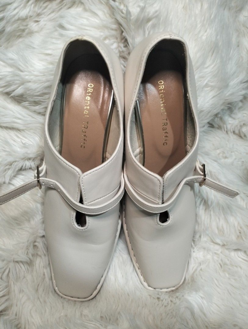 ORiental TRaffic Leather Belt Boots (Category: Boots) located in La Trinidad. Submitted by aicas_cl0.thing (Listing ID 1437523375, Image 3). Description: Color: Off-white Size: 34 E1 Heels: 2 inch /5 cm.