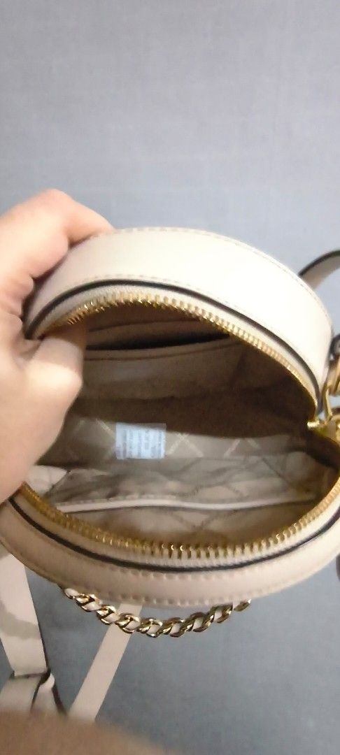 Original Michael Kors Round Crossbody Bag (Category: Shoulder Bags) located in Pasig City. Submitted by lfboutique (Listing ID 1437492050, Image 3). Description: -original Michael Kors crossbody bag - Round design - Beige exterior with gold-tone logo - Chain strap and adjustable shoulder strap - Interior with zip closure and small pocket preloved in very good condition fits phone pasig loc no cod.