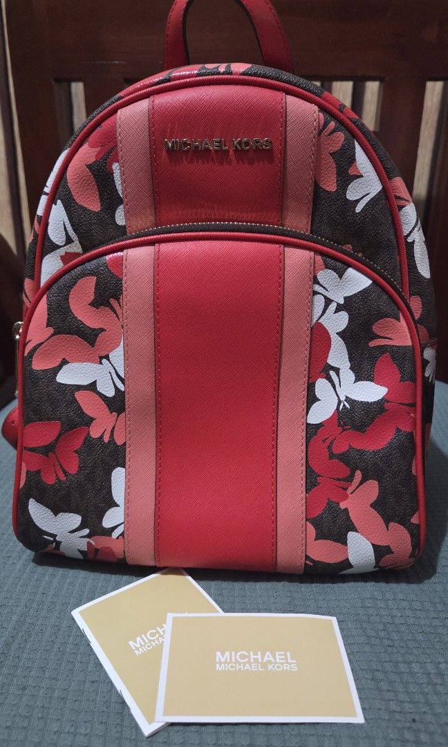 ORIGINAL MK BAGPACK LIKE NEW USED TWICE ONLY (Category: Backpacks) located in Imus. Submitted by tin_dera (Listing ID 1437450560, Image 2). Description: Selling my original Michael Kors floral backpack 🌸 Used only twice, still in very good condition with care cards/tag included. No major flaws, clean inside and out..