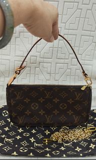 (Category: ) located in . Submitted by junecloset (Listing ID 1395360109, Image 1). Description: .