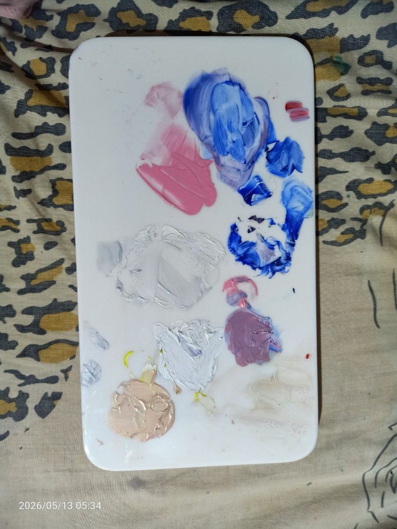 Paint palette flat dish (Category: Craft Supplies & Tools) located in Bacoor. Submitted by mongrelfrox (Listing ID 1437576472, Image 1). Description: Paint palette flat sushi dish -used once with acrylic -imitation ceramic -size 5"½x 10" -acrylic paint can be removed with a palette knife, you can request it to be removed. -can be used for oil paint, gouache, acrylics etc. .