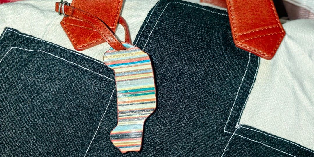 Paul smith (Category: Tote Bags) located in Caloocan City. Submitted by faithera0331 (Listing ID 1437569564, Image 3). Description: xlarge canvas.