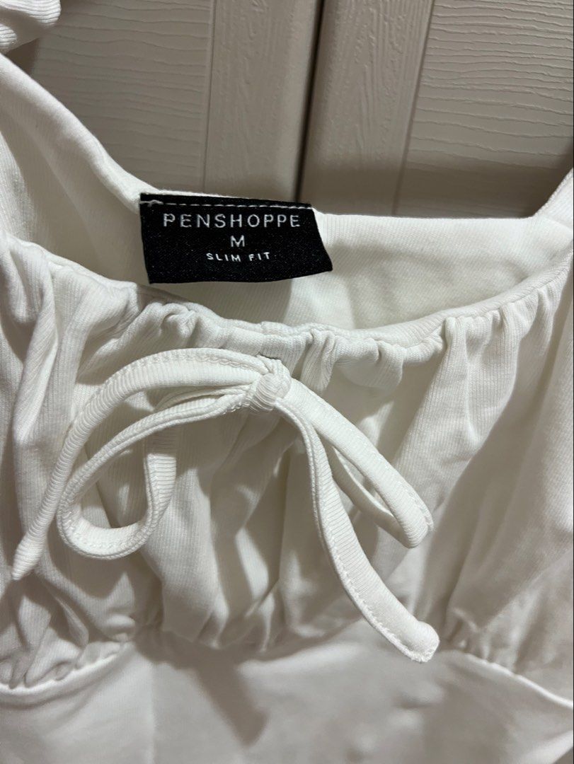 Penshoppe White Slim Fit Top (Category: Sleeveless) located in Bustos. Submitted by amcsantos_ (Listing ID 1437552386, Image 2). Description: - Designed with ruched straps - Fitted silhouette - Size: Medium - White.