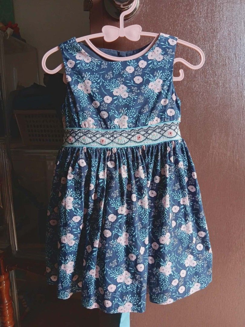 Periwinle Floral Dress 2Y (Category: Babies & Kids Fashion) located in Kalibo. Submitted by kerstinmmmm (Listing ID 1437481171, Image 2). Description: - Periwinkle dress - Navy blue floral print - Size: 2Y -Brand New Price: php800 - Smocked waist with pink and white floral accents - Sleeveless - Round neckline - Ideal for toddlers.
