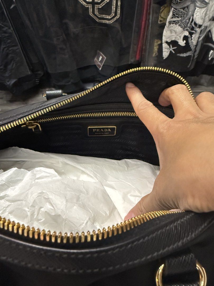 PRADA Re Edition 1978 Top Handle Bag Re Nylon (Category: Luxury Bags & Wallets) located in Pasay City. Submitted by fritz_kickz_2012 (Listing ID 1437500146, Image 3). Description: PR@DA Re Edition 1978 Top Handle Bag Re-Nylon with 2 Strap Black & Brown Inclusion: Dust Bag / Authentic Card / Paper Bag Brandnew / Onhand PM for Inquiries Thanks ➡️➡️➡️ Fritz Kickz 👟.