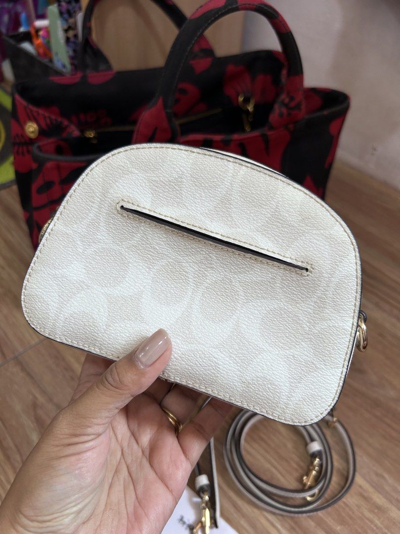 Preloved AUTHENTIC COACH Mini sling bag (Category: Luxury Bags & Wallets) located in Santa Rosa. Submitted by mhainers (Listing ID 1437415149, Image 2). Description: 101% Authentic First owner In good condition No rubs Normal sign of usage Nakatago lang din sa closet Bought from USA Loc. sta Rosa Laguna .