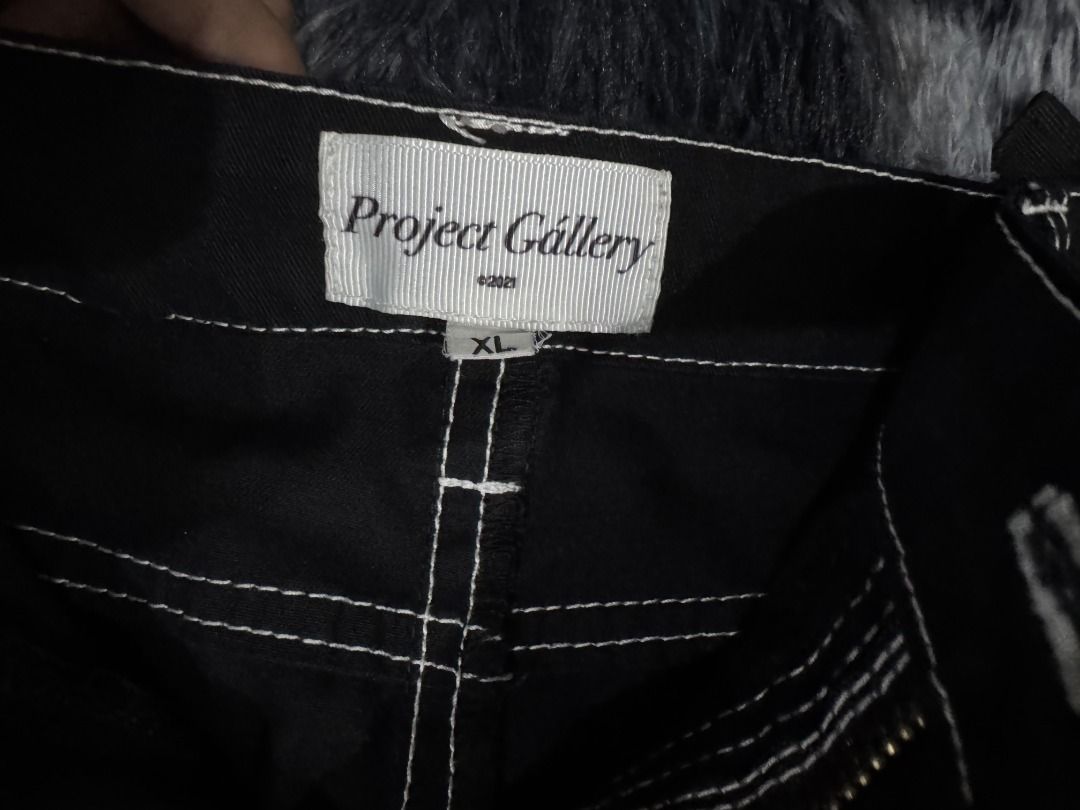 Project Gallery Black Carpenter Pants XL Vuja De Alternative (Category: Jeans) located in Puerto Princesa. Submitted by 22B_Garments (Listing ID 1437455637, Image 2). Description: LENGTH: 40.5 WAIST: 32 RISE: 10.5 - Project Gallery carpenter pants - Black color - Size: XL - Straight leg fit - White stitching details - Multiple pockets - Belt loops with metal ring detail - Button and zipper closure Vuja De cmmawear PAF Post Archive Faction Julius 
