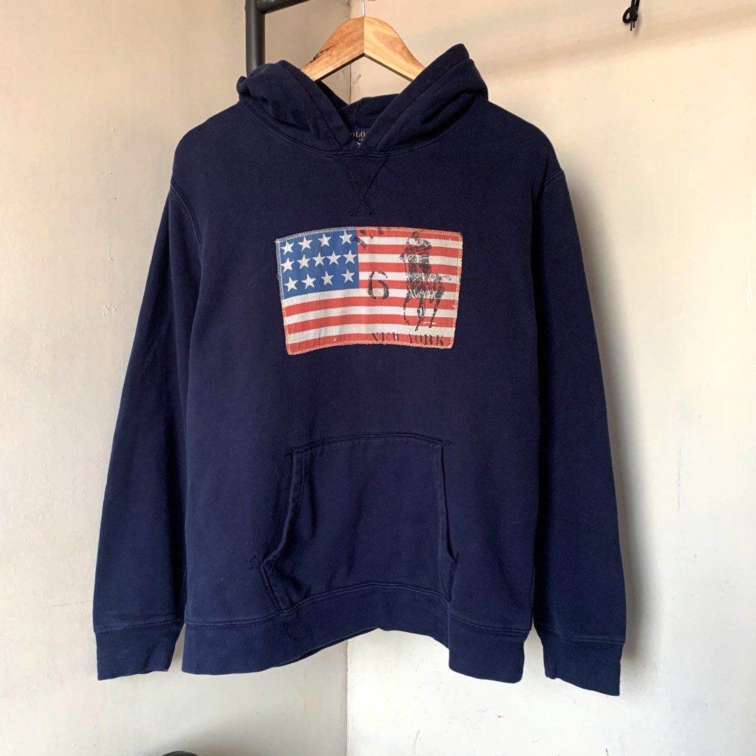 RALPH LAUREN (Category: Coats, Jackets and Outerwear) located in Cebu City. Submitted by thegoodleftovers (Listing ID 1437475156, Image 1). Description: RALPH LAUREN 🏇 American flag Navy blue •Condition: 9.5/10 •Color rate: 9.5/10 •Issue: None •Size: Large 📩 more details Length 27 inches Width 22 inches Php + sf Cebu City.
