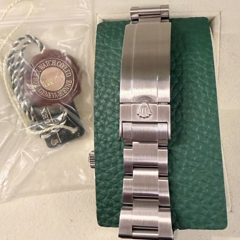 Rolex Submariner 116610V “Hulk” (Category: Luxury Watches) located in Caloocan City. Submitted by westcanine (Listing ID 1437541440, Image 3). Description: - Rolex Submariner 116610V 2012 Model • Mint Condition • Complete Set Recently serviced with Rolex Service Center and comes with 2 years warranty. A true collector’s piece with the iconic green dial and bezel. ✔ Complete box & papers ✔ Rolex service card & tags ✔ Mint condition ✔ Authentic gua