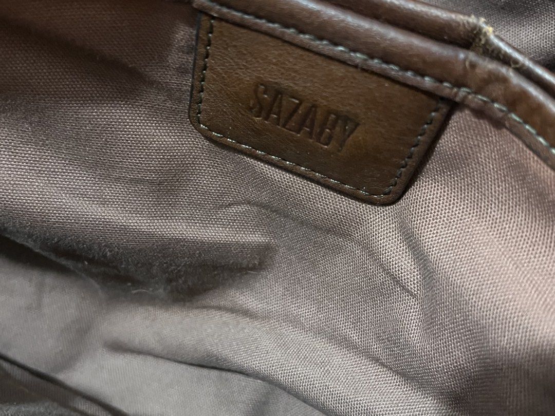 Sazaby Vintage leather handbag (Category: Shoulder Bags) located in Paranaque City. Submitted by annyfd_1102 (Listing ID 1437569333, Image 2). Description: Good condition Big compartment Leather colr oxide .