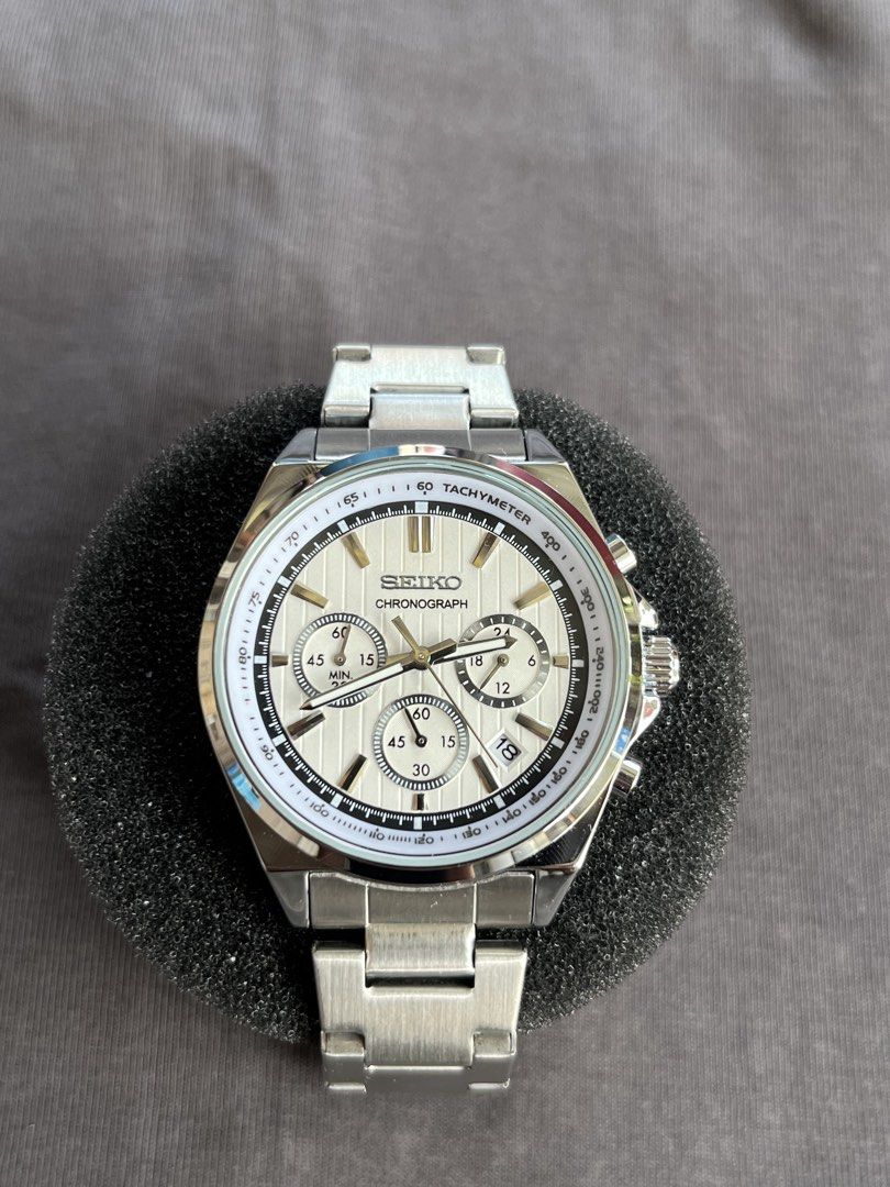 SEIKO SOLAR CHRONOGRAPH WATCH (Category: Men's Watches) located in Manila. Submitted by aihzenbalt91094 (Listing ID 1437461308, Image 1). Description: - 41 MM - WITH DATE - AUTOMATIC - WORKING CHRONOGRAPH - DOUBLE LOCK - HEAVY/HEAVY STRAP - WORKING - AS NEW - NO ISSUE - WITH BOX IF CLAIM CLAIM 2,000.