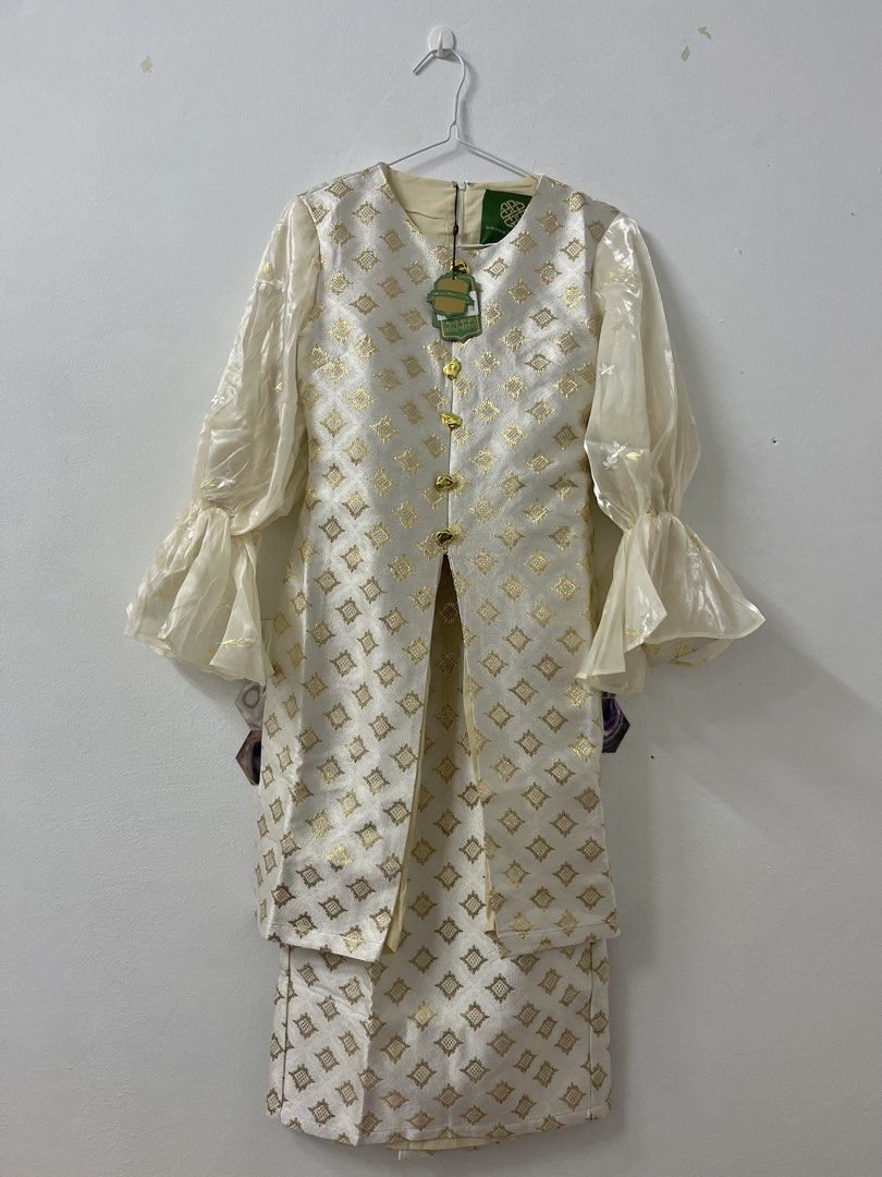 Shawlpublik x Seth & Luna Baju Kurung (Category: Baju Kurung & sets) located in Sepang. Submitted by byrose.co (Listing ID 1437567729, Image 1). Description: Brand New - Shawlpublika Shaila Scharaya Kurung - Size S (pls google for size measurement) - RM 180 - No nego, item is new :).