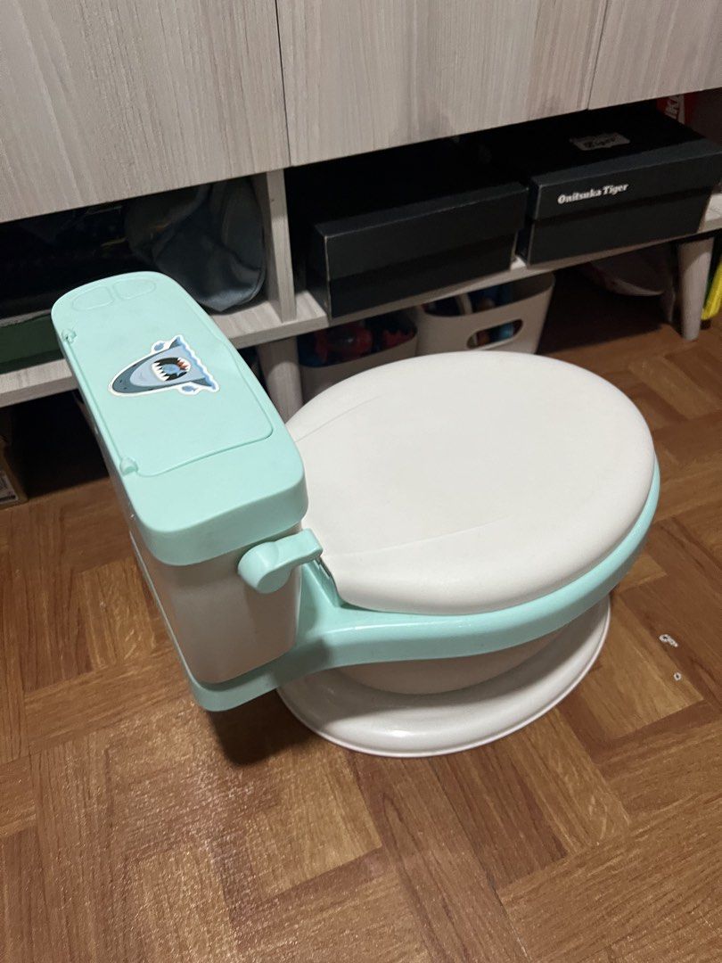 Small potty for toddler (Category: Bathtub & Bath Accessories) located in Manila. Submitted by mar.quin (Listing ID 1437426681, Image 3). Description: Unused po ito ah Natambak na lang kasi .