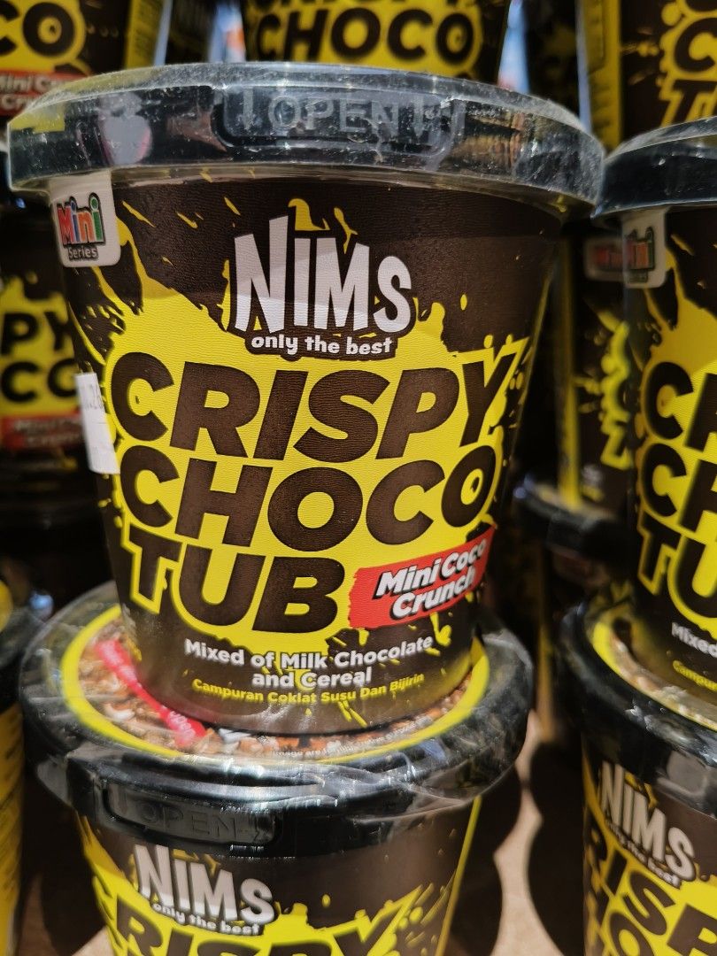 Snacks (Category: Packaged & Instant Food) located in Singapore. Submitted by erlynah (Listing ID 1437469741, Image 3). Description: available flavours: milk choco dark choco strawberry.