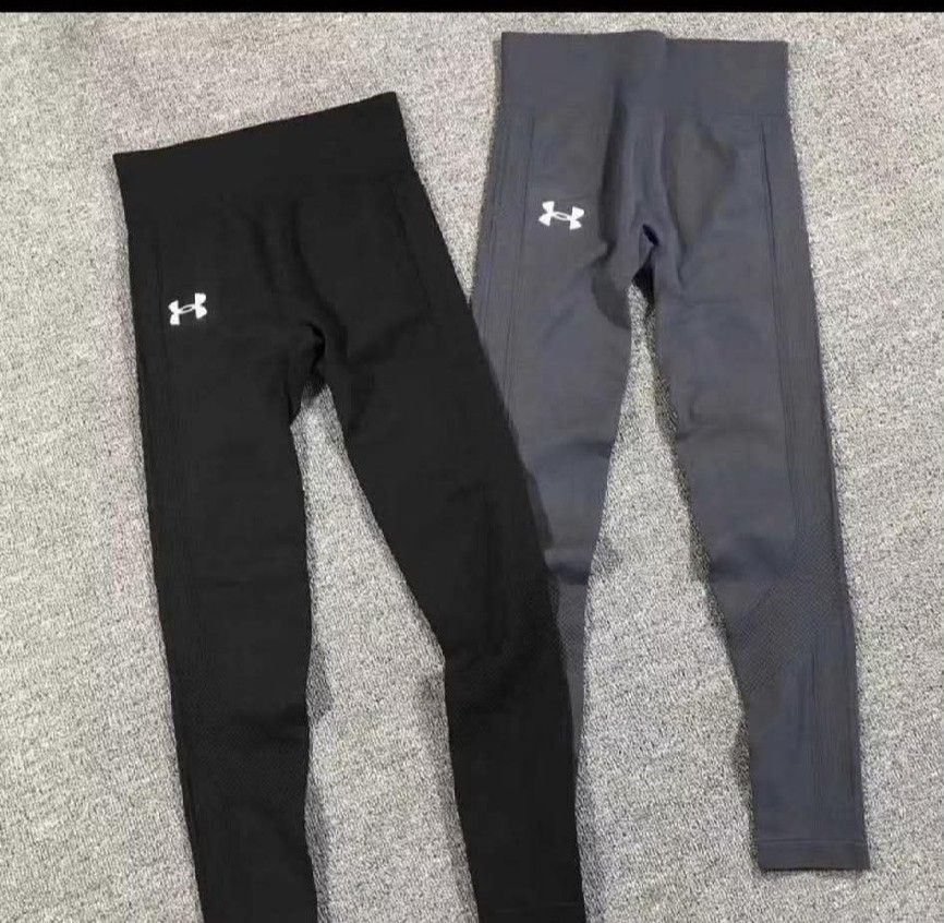 Sports leggings (Category: Activewear) located in Manila. Submitted by brillantes34344 (Listing ID 1437337202, Image 2). Description: 350 Php Each Black Gray Via: Lalamove Loc: Taguig.