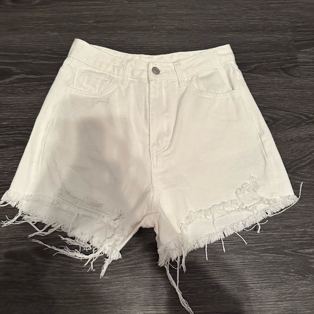 Stradivarius White Ripped Denim Shorts (Category: Shorts) located in Manila. Submitted by dianathrifts (Listing ID 1436021550, Image 2). Description: Dm for more pics. No when worn (the clothes don't fit me) but I can google models with the clothing if needed. Dimensions in photos! Condition: 10/10.