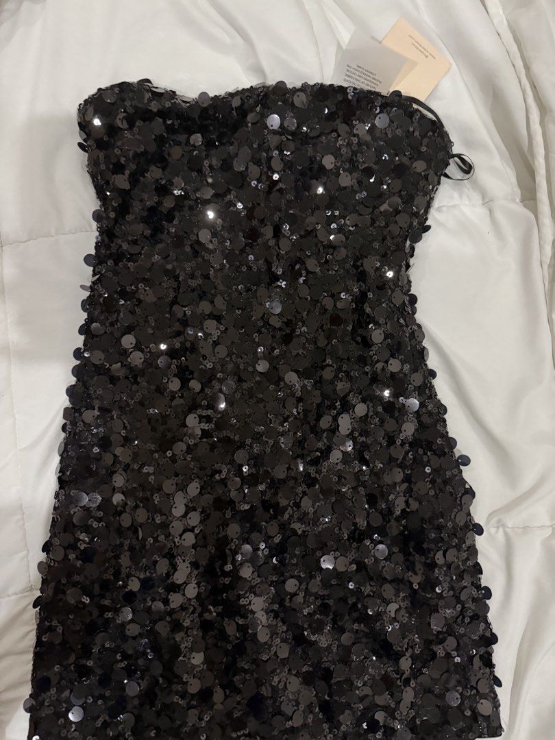 Superdown Azora Mini Dress in Black (Category: Dresses) located in Quezon City. Submitted by bagelll18 (Listing ID 1437545692, Image 3). Description: For rent: Php 2500 for 4 days + Security Deposit Php 2000 (Refundable) - Superdown Azora mini dress - Color: Black - Size: XS - Style: Strapless mini dress - Embellishment: Sequins - Condition: Brand new with tags - Ideal for: Night out or special occasion.
