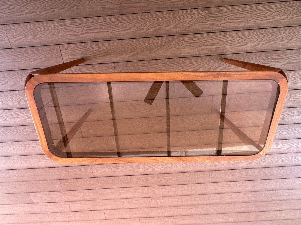 Table with wood chair451841970227783680