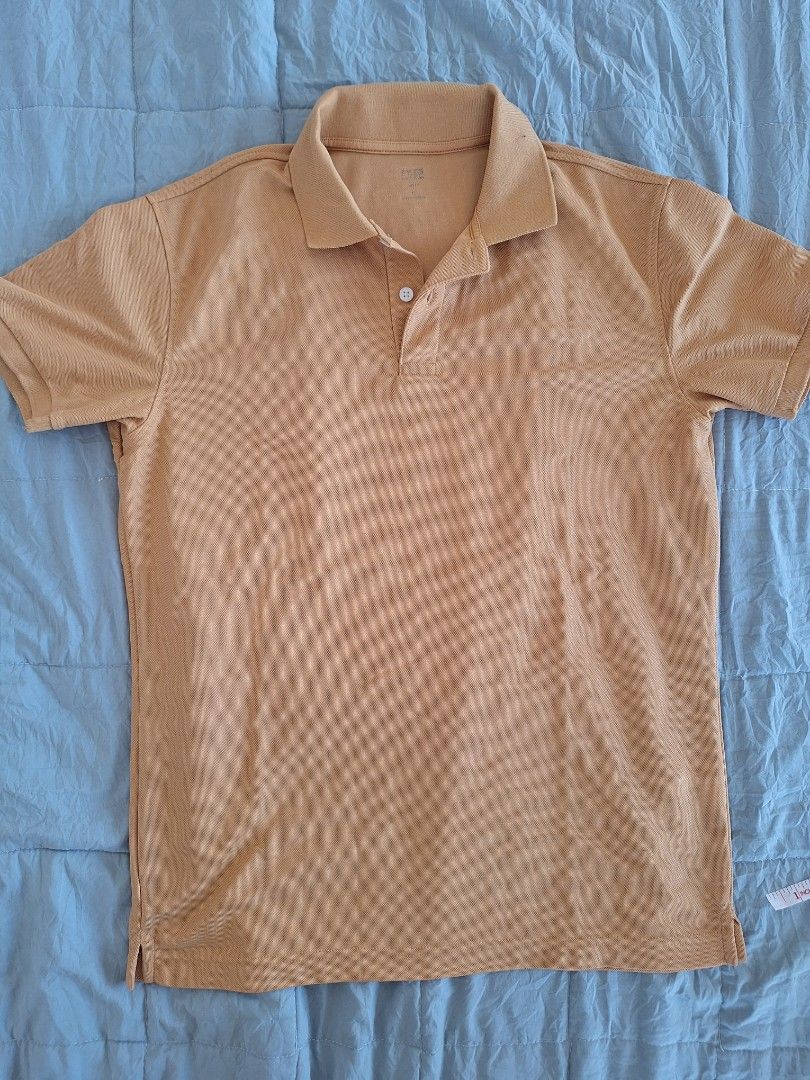 Uniqlo Polo Shirt (Category: Tshirts & Polo Shirts ) located in Odiongan. Submitted by jayortiz14 (Listing ID 1437466209, Image 1). Description: Original Uniqlo polo shirt Color: Tan Size: Medium (M) 📏 Measurements: • Armpit to armpit: 19 inches • Length: 26 inches Condition: • Good condition • No major flaws or damage • Comfortable breathable fabric Simple and versatile everyday polo. Perfect for casual wear, office, or smart casual outfits. RF