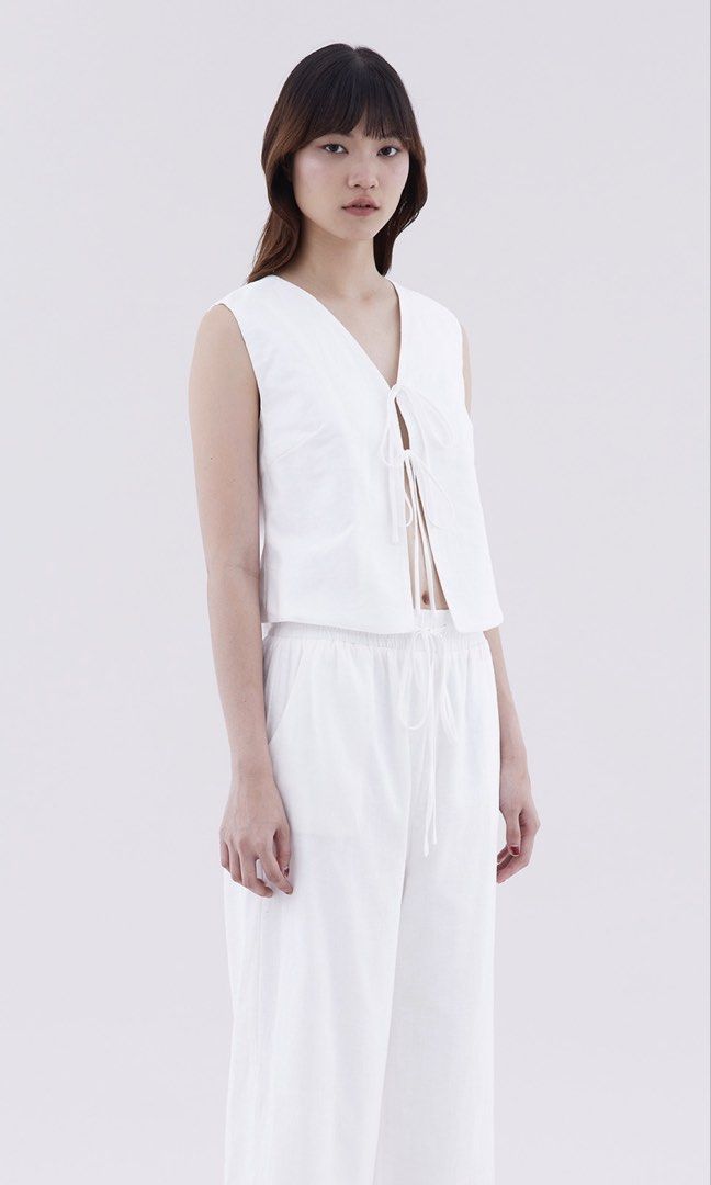 The Editors Market White Tie Top (Category: Sleeveless) located in Las Pinas. Submitted by winteeer (Listing ID 1437567182, Image 3). Description: 1pc 1250 2pcs 1225 3pcs 1200 MEASUREMENTS BUST 34 LENGTH 18.5.