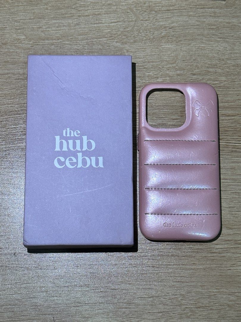 The Hub Cebu Iphone 15 pro pink puffer case (Category: Cases & Sleeves) located in Caloocan City. Submitted by tkqtty (Listing ID 1437571300, Image 1). Description: - A lot of scratches mark on the case - Still aesthetically pleasing if u are wondering. Matagal ko siya nagamit dati kaya nagka marks. - can slightly negotiate ☺️ Rfs: decluttering case.
