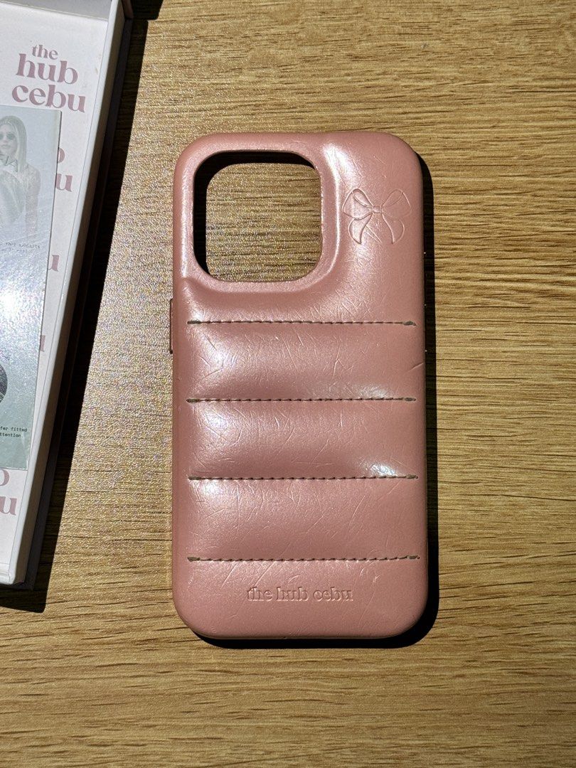 The Hub Cebu Iphone 15 pro pink puffer case (Category: Cases & Sleeves) located in Caloocan City. Submitted by tkqtty (Listing ID 1437571300, Image 2). Description: - A lot of scratches mark on the case - Still aesthetically pleasing if u are wondering. Matagal ko siya nagamit dati kaya nagka marks. - can slightly negotiate ☺️ Rfs: decluttering case.