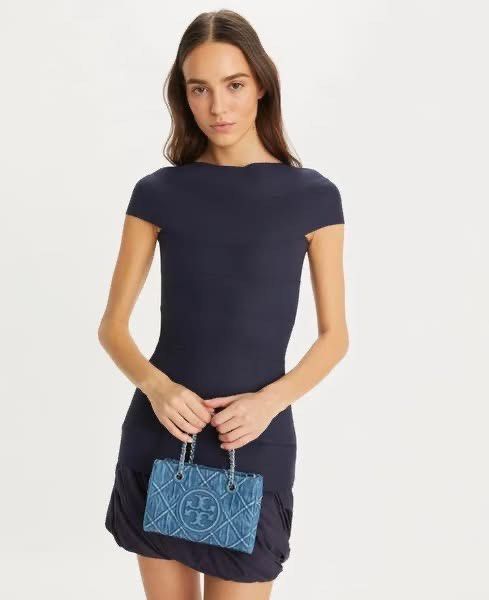 Tory Burch Denim Handbag (Category: Luxury Bags & Wallets) located in Manila. Submitted by bagsandmanymanymore1 (Listing ID 1437523026, Image 3). Description: - Tory Burch denim handbag - Quilted design - Features chain strap and detachable shoulder strap - Includes dust bag and tag - Compact size, ideal for essentials Please read before you order 👉🏻❗️Payment first before shipping ❗️Cut off time of payment 11am sameday delivery ❗️NO MEET UP / N