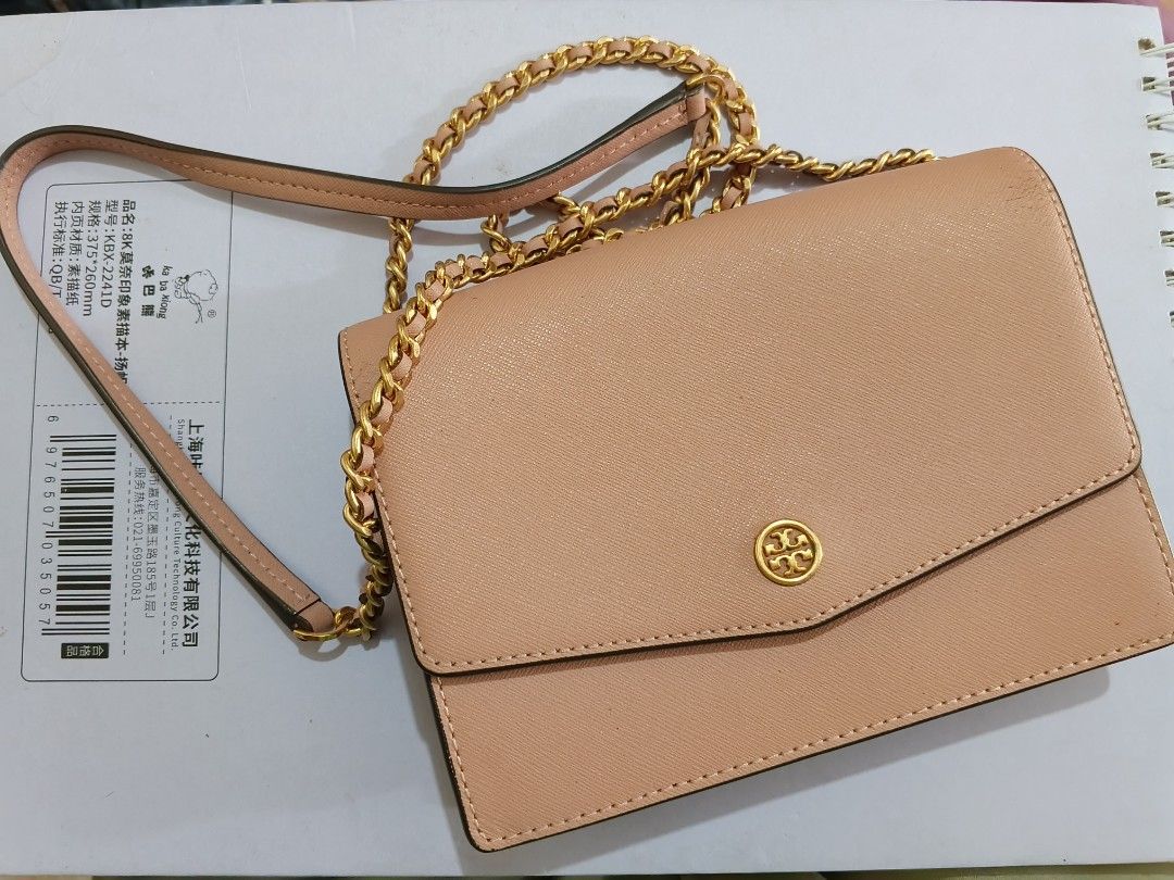 Tory Mini Sling (Category: Luxury Bags & Wallets) located in Valenzuela. Submitted by momofthreee (Listing ID 1437416240, Image 2). Description: selling low LP already brought it at 4k 🫠🥲 nagka flaw due to storage pandemic kaya di nagamit has white tag pero na remove n dn sa loob ang issue, bawal sa maselan 😬💋 PM for other queries.