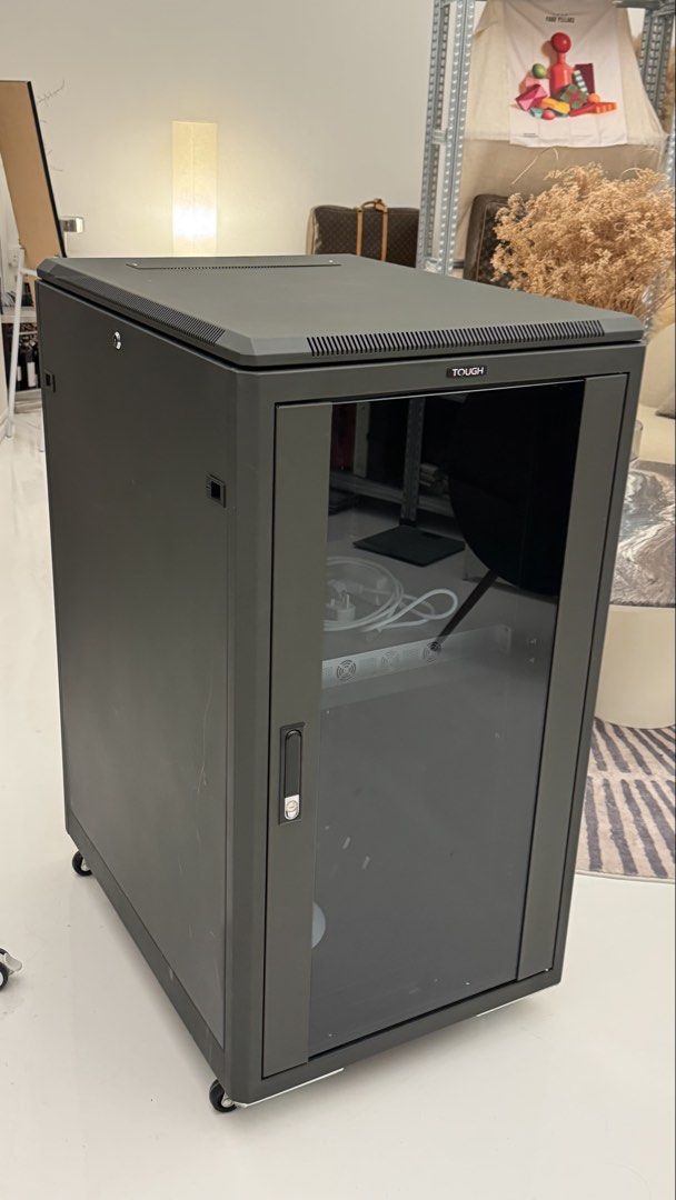 “Tough” server rack452594587633592320