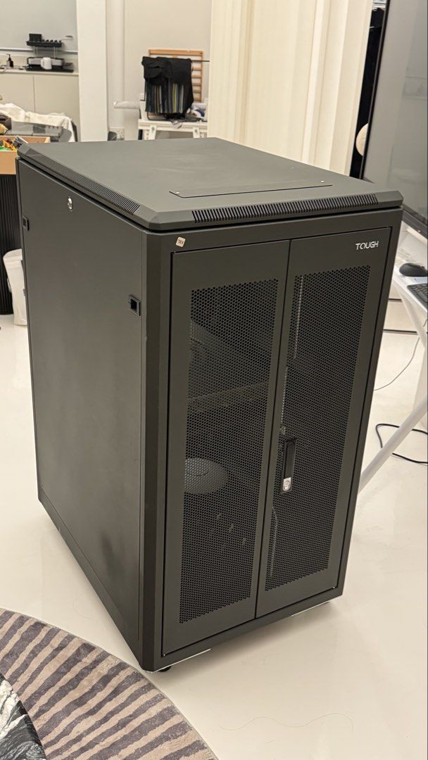 “Tough” server rack452594587633592321