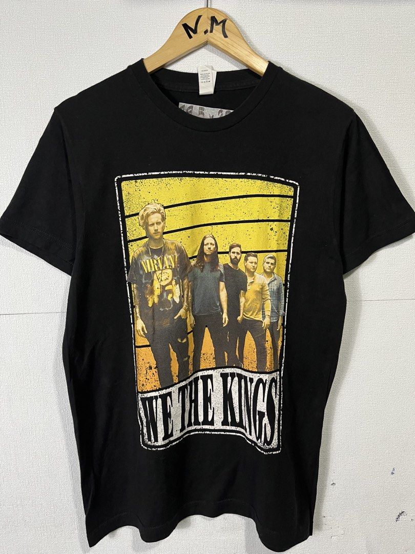 Tultex We The Kings Band Tee - Medium (Category: Tshirts & Polo Shirts ) located in Baguio. Submitted by cosmicgem_21b525 (Listing ID 1437515432, Image 1). Description: - Black We The Kings t-shirt - Features a graphic print - Size: Medium - Made in Mexico - Material: Cotton.