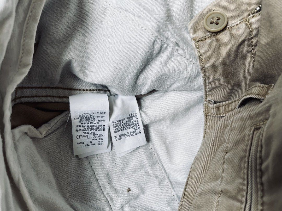Muji Khaki Shorts - Size S (Category: Announcements) located in Subic. Submitted by round.thrift (Listing ID 1437419453, Image 3). Description: -Muji Khaki Shorts - Size: S - Closure: Button and zipper - Pockets: Two front, two back - Material: Durable fabric - Color: Khaki - Suitable for everyday wear.