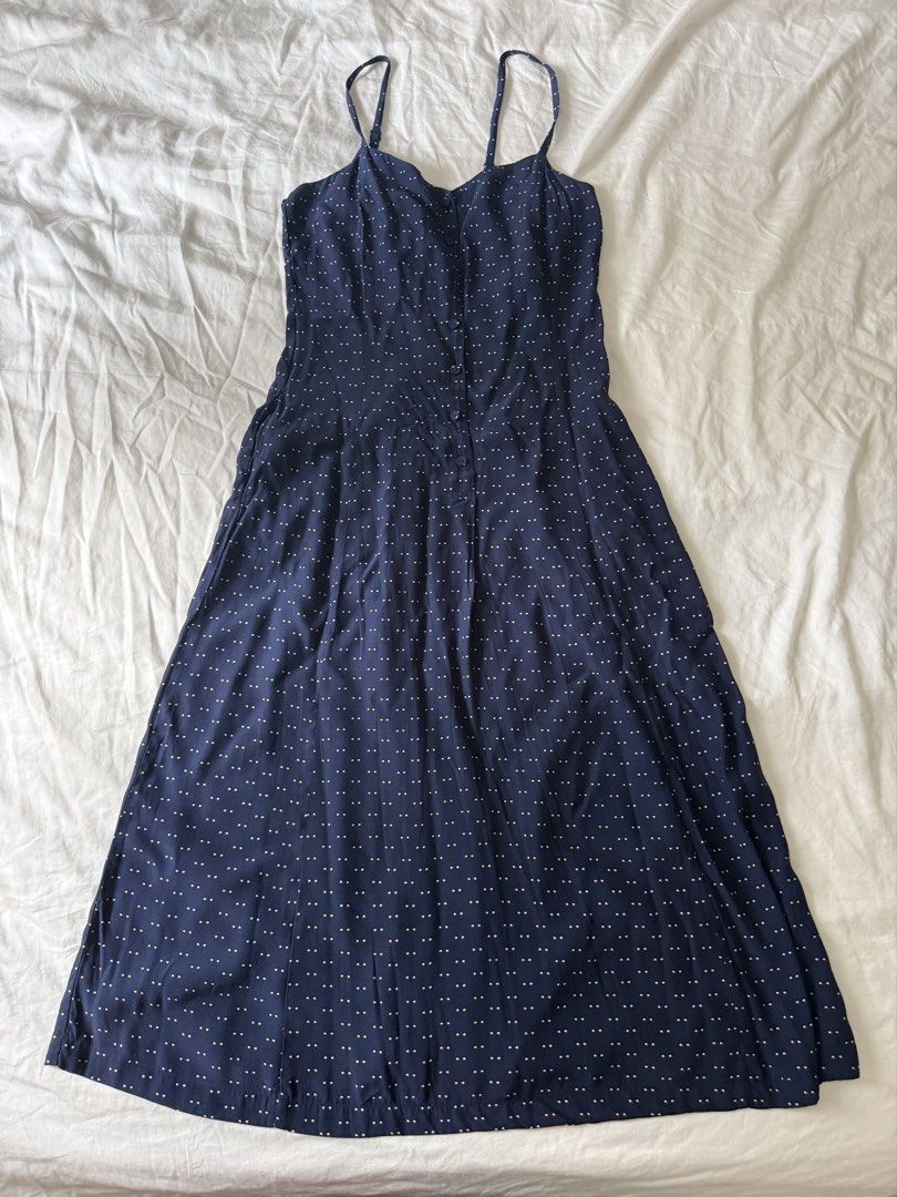 Uniqlo lady midi retro Spag button down fit and flare Navy polka dress ,  Women's Fashion, Dresses & Sets, Dresses on Carousell