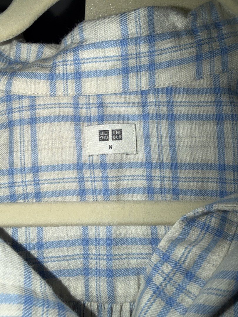 UNIQLO Light Blue Checkered Long Sleeve (Medium) (Category: Longsleeves) located in Mandaluyong City. Submitted by nikspicks (Listing ID 1437539193, Image 2). Description: UNIQLO Soft Brushed Checked Long sleeve shirt Color: Size: Medium Condition: Excellent condition, no visible flaws Composition: 67% Cotton, 19% Acrylic, 14% Rayon Dimensions: Body Length - 26 1/2 inches Sleeve Length (Center back) - 30 3/4 inches Shoulder Width (seam to seam) -
