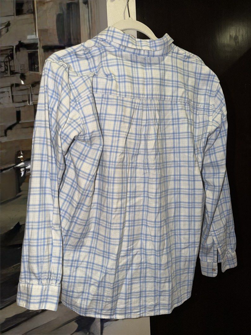 UNIQLO Light Blue Checkered Long Sleeve (Medium) (Category: Longsleeves) located in Mandaluyong City. Submitted by nikspicks (Listing ID 1437539193, Image 3). Description: UNIQLO Soft Brushed Checked Long sleeve shirt Color: Size: Medium Condition: Excellent condition, no visible flaws Composition: 67% Cotton, 19% Acrylic, 14% Rayon Dimensions: Body Length - 26 1/2 inches Sleeve Length (Center back) - 30 3/4 inches Shoulder Width (seam to seam) -