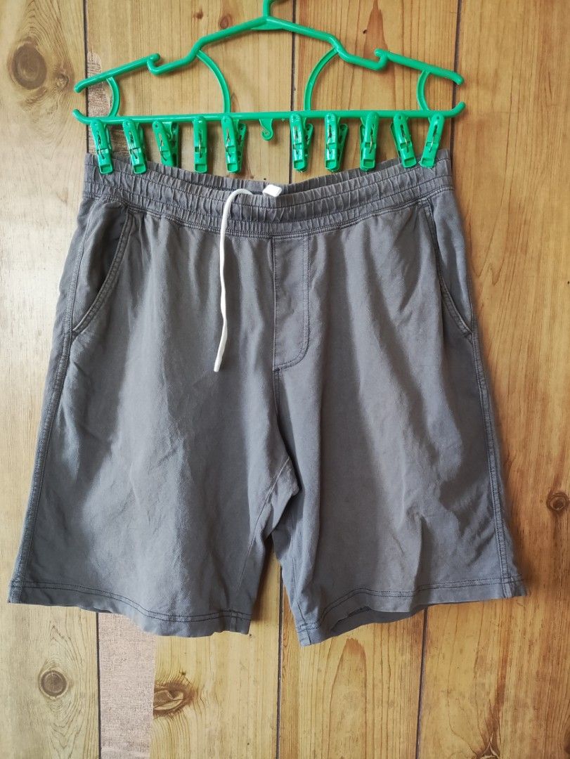 Uniqlo Shorts - Gray - Size M (Category: Shorts) located in Romblon. Submitted by teppthrift. (Listing ID 1437416152, Image 1). Description: - Uniqlo gray shorts - Size: M (Waist 76-84cm) - Features: Elastic waistband, drawstring, 2 front pockets, 1 back pocket - Material: 100% cotton - Made in China.