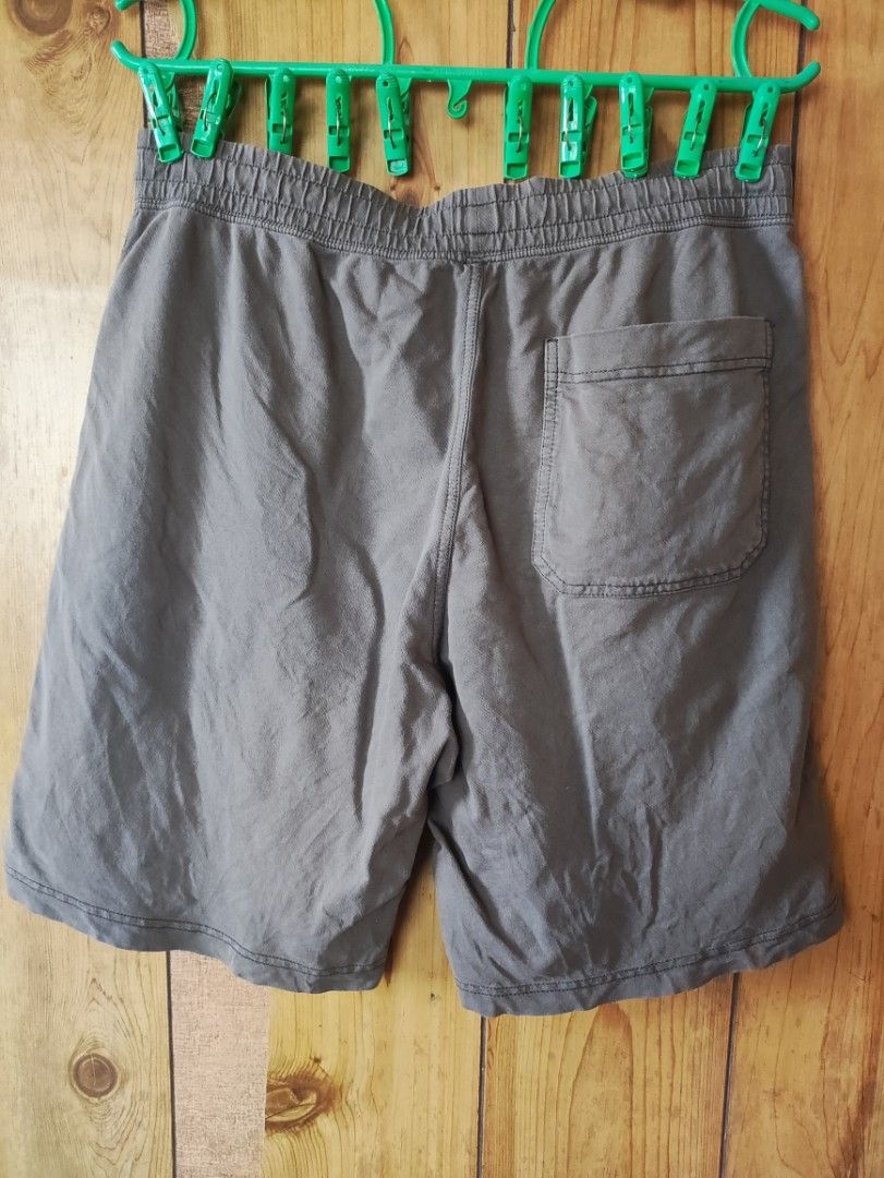 Uniqlo Shorts - Gray - Size M (Category: Shorts) located in Romblon. Submitted by teppthrift. (Listing ID 1437416152, Image 2). Description: - Uniqlo gray shorts - Size: M (Waist 76-84cm) - Features: Elastic waistband, drawstring, 2 front pockets, 1 back pocket - Material: 100% cotton - Made in China.