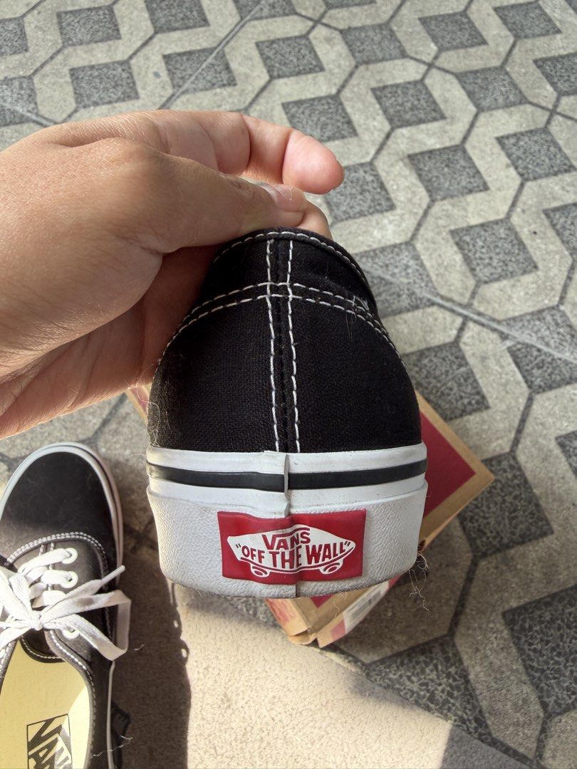 Vans Authentic Black Sneakers (Category: Sneakers) located in Cavite. Submitted by beipreloved (Listing ID 1437408229, Image 3). Description: - Authentic Vans sneakers - Color: Black - Size: 5.5 men's / 7 women's - Condition: Like New.