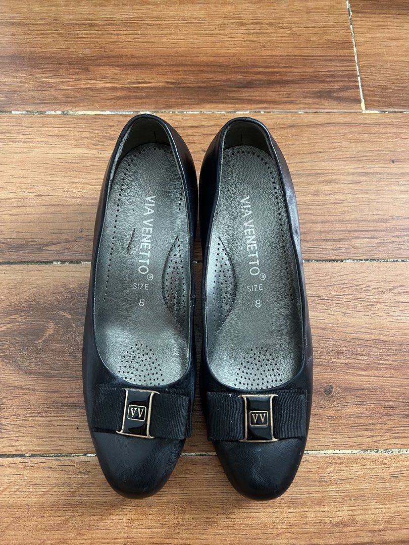 Via Venetto office shoes (Category: Heels) located in Pasig City. Submitted by svgarr (Listing ID 1437573247, Image 1). Description: preloved last price posted orig price 6k+ add 70 sf (flash express) 📍iloilo .