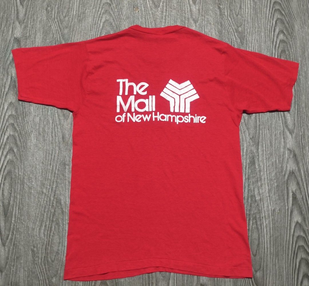 Vintage 80's Dr. Pepper Shirt (Category: Tshirts & Polo Shirts ) located in Infanta. Submitted by gnystage (Listing ID 1437514644, Image 2). Description: Vintage 80's Dr. Pepper Shirt Large On Tag fit S-M Issue Crack Prints.
