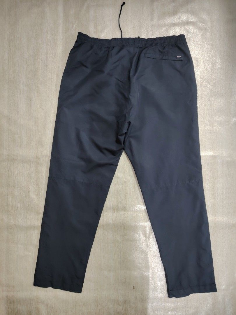 Vintage Reebok Track Pants (Category: Joggers) located in Kepala Batas. Submitted by iwe_bundle (Listing ID 1437443338, Image 3). Description: Vintage Reebok Classic Track Pants ✅Double layer ✅Tag size L ✅Pinggang 30inci-40inci ✅Labuh 38 inci ✅Logo sulam ✅poket kiri kanan berzip dan 1 dibelakang berzip ✅warna navy blue ✅Kaki lepas ✅Bukaan kaki seluar (7.5inci) RM65.