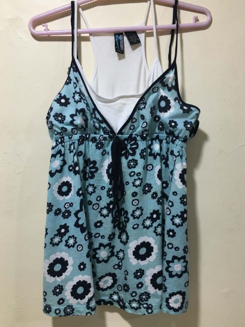 Weavers Y2k Floral Tank Top (Category: Sleeveless) located in Cabuyao City. Submitted by 4everblooms (Listing ID 1437563567, Image 1). Description: ♡ Size: L ♡ With white inner layer ♡ 100% cotton issue: has a slight yellowish stain at the front but not noticeable mop: gcash only mod: jnt/ meet-up in nearby areas 🖇 dm me for more details.