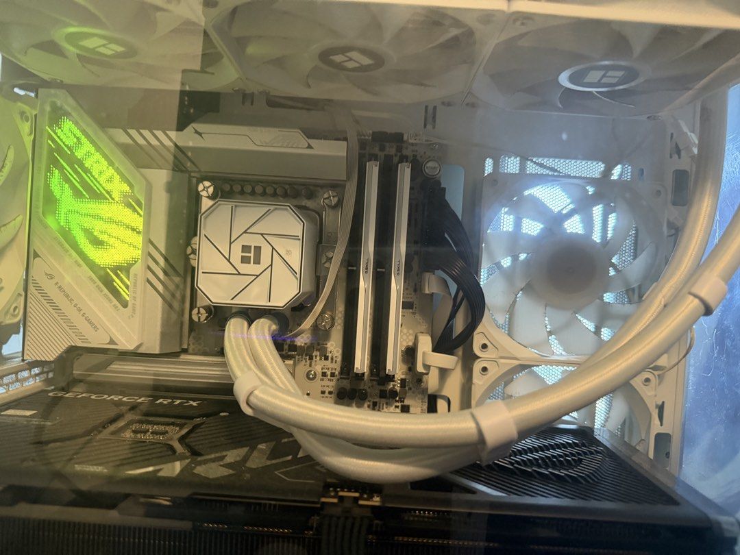 White PC Build - RTX Graphics Card452012786508769280