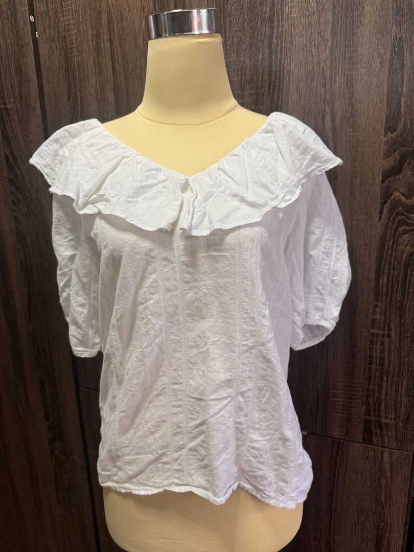 White Top (Category: Blouses) located in Singapore. Submitted by prelovedclos3t (Listing ID 1437569163, Image 1). Description: - White top - Square neckline - Puff sleeves - Peplum hem - Tie back detail - Textured fabric - Casual and chic style.