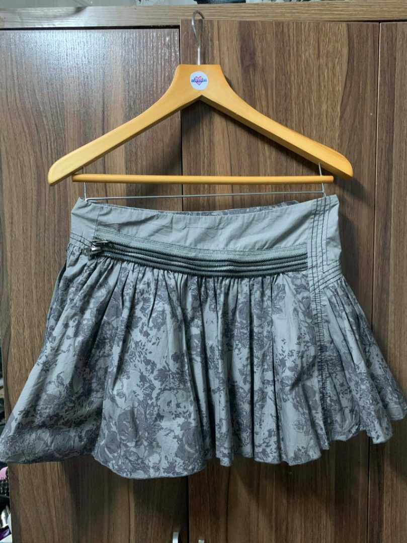 Y2K AESTHETIC MINI SKIRT GOTH (Category: Skirts) located in Taguig. Submitted by chielatte (Listing ID 1437475432, Image 1). Description: .