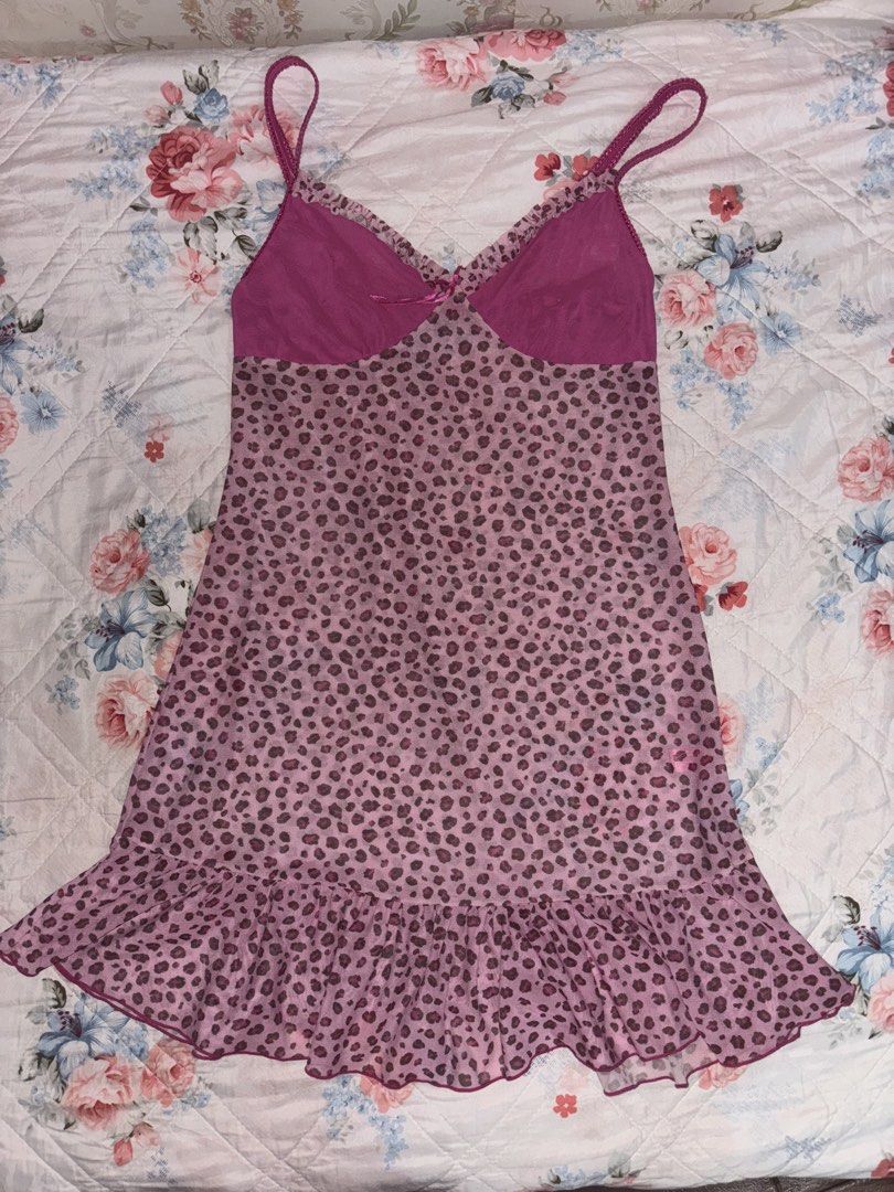 Y2k Pink Leopard Print Slip Dress (Category: Dresses) located in Quezon City. Submitted by samae_zzang (Listing ID 1437519137, Image 1). Description: - Pink leopard print slip dress -see through - Magenta bodice - Spaghetti straps - Ruffled hem - V-neckline with bow detail - Made of lightweight, possibly sheer fabric.
