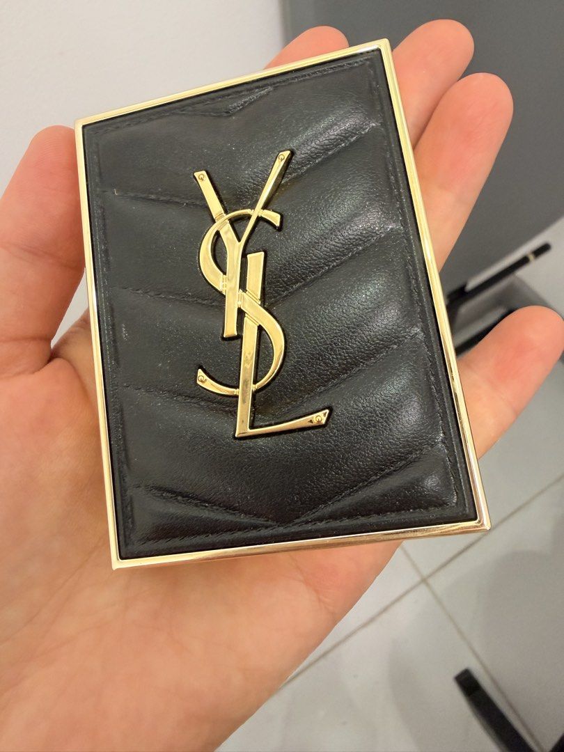 YSL Couture Mini Clutch Eyeshadow Palette (Category: Makeup) located in Pasay City. Submitted by ashleymiao (Listing ID 1437408519, Image 2). Description: - YSL Couture Mini Clutch Eyeshadow Palette - Shade: 700 - Includes four eyeshadow shades Sale. One is broken. ( black color is dropped off .