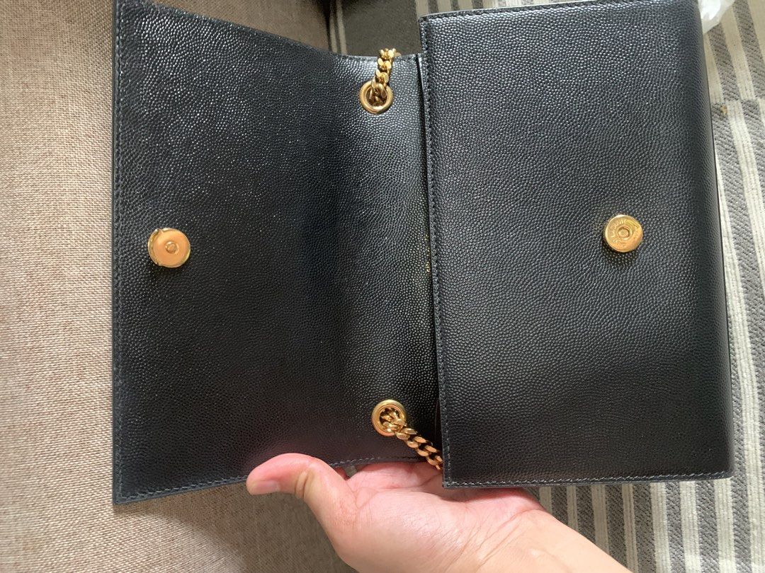 YSL Kate Small (Category: Luxury Bags & Wallets) located in Santiago. Submitted by realjoan (Listing ID 1437426835, Image 2). Description: Comes with paperbag .
