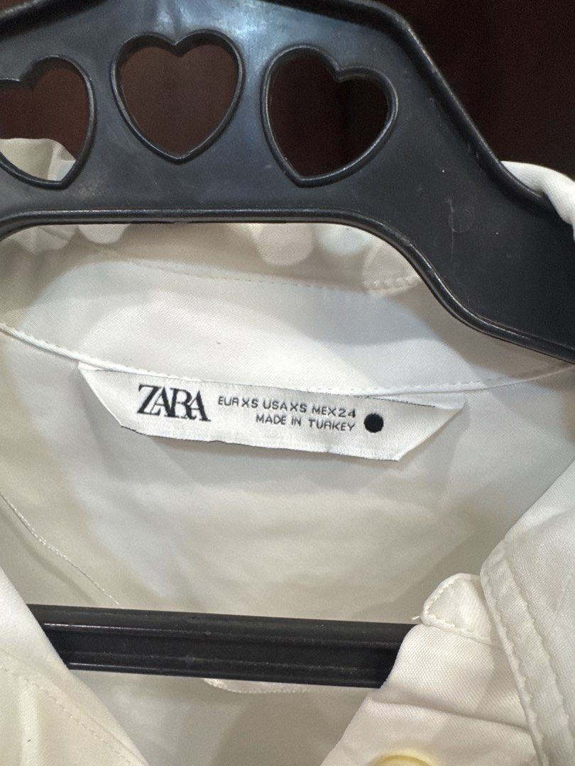 Zara White Short Sleeve Shirt (Category: Shirts) located in Surigao. Submitted by stormy28 (Listing ID 1437542456, Image 3). Description: - Zara white short sleeve shirt - Size: XS - Features a collared neckline - Button-down closure - Solid white color - Made in Turkey.